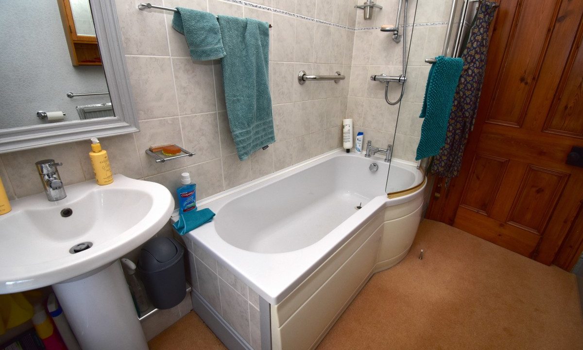 2 Clarement Villa Coleshill Road Furnace End Bathroom